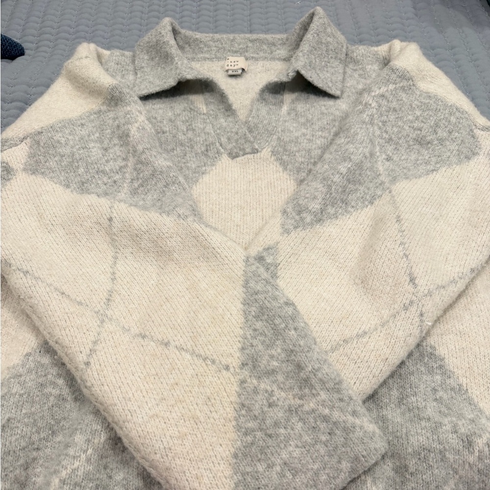 a new day Women's V-Neck Gray and Cream Sweater